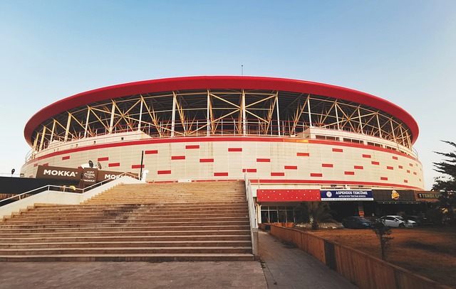 外交部：敦促美方停止误导美国民众和国际社会 停止对华抹黑施压.